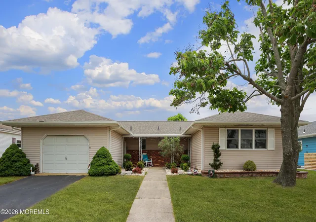 Photo 3 of Single family home for sale at 201 Bonaire Dr, Toms River, NJ 08757 | MLS# 22629369 | Listing updated on 2026-09-17