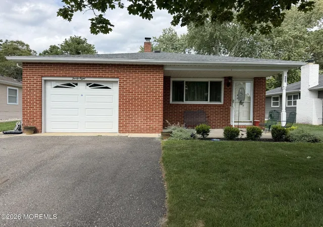 Photo 3 of Single family home for sale at 38 Biabou Dr, Toms River, NJ 08757 | MLS# 22630344 | Listing updated on 2026-10-05