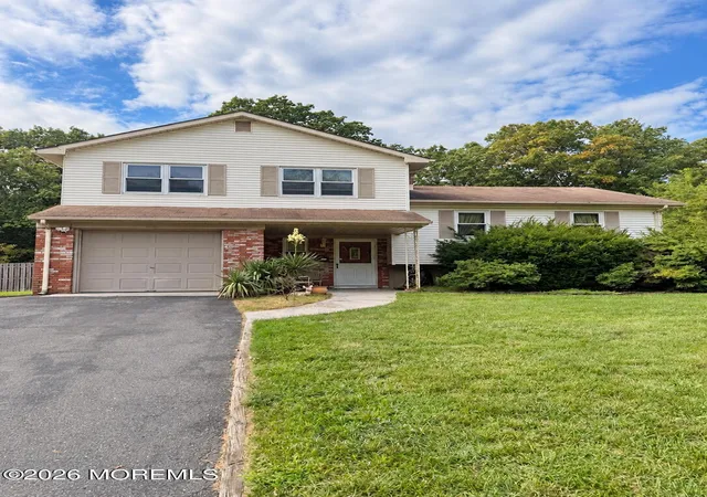 Photo 2 of Single family home for sale at 26 Chestnut Hl Rd, Howell, NJ 07731 | MLS# 22629707 | Listing updated on 2026-10-08