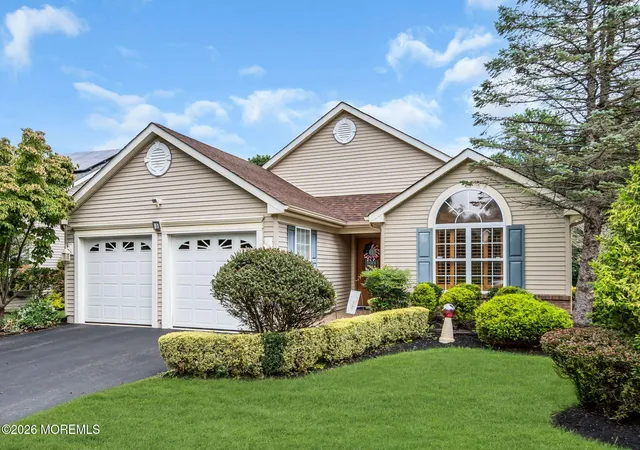 Photo 2 of Single family home for sale at 3 Wellington Ln, Lakewood, NJ 08701 | MLS# 22629840 | Listing updated on 2026-09-23