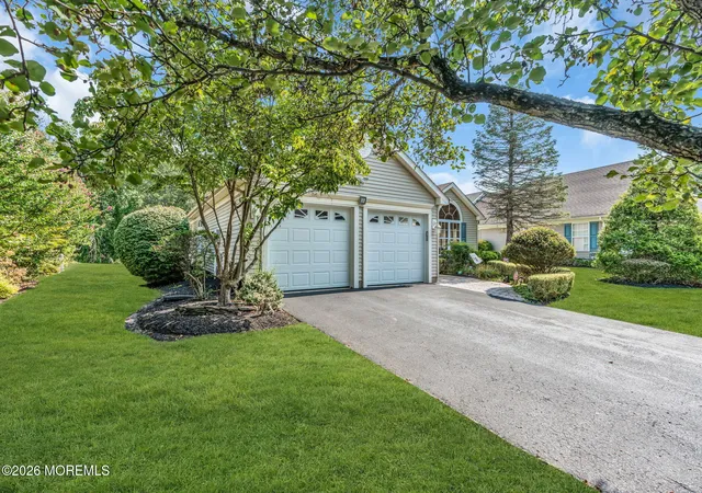 Photo 4 of Single family home for sale at 3 Wellington Ln, Lakewood, NJ 08701 | MLS# 22629840 | Listing updated on 2026-09-23