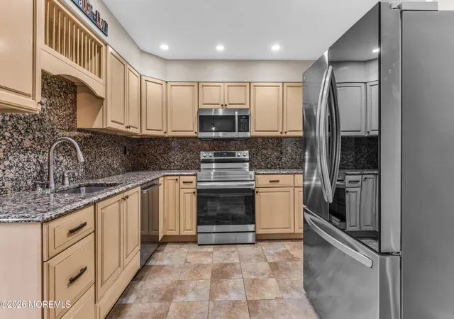 Listing Photo 5 - Condo for sale in building located at 302 Cutty Ct, Toms River, NJ 08753