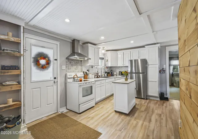 Photo 4 of Single family home for sale at 42 East Ave, Atlantic Highlands, NJ 07716 | MLS# 22629473 | Listing updated on 2026-10-07