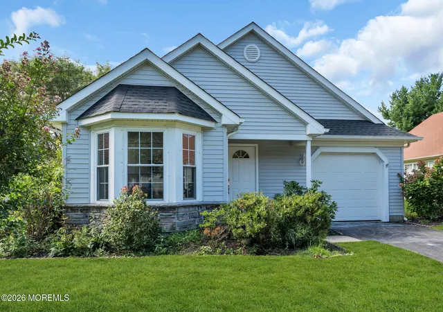 Photo 1 of Single family home for sale at 4 Oakmont Rd, Lakewood, NJ 08701 | MLS# 22629500 | Listing updated on 2026-09-17
