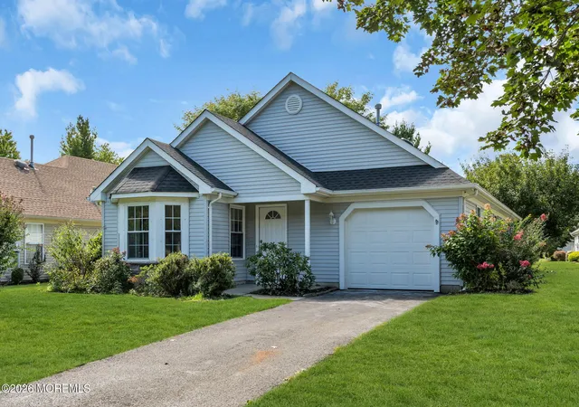 Photo 2 of Single family home for sale at 4 Oakmont Rd, Lakewood, NJ 08701 | MLS# 22629500 | Listing updated on 2026-09-17