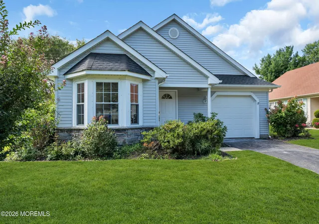 Photo 3 of Single family home for sale at 4 Oakmont Rd, Lakewood, NJ 08701 | MLS# 22629500 | Listing updated on 2026-09-17