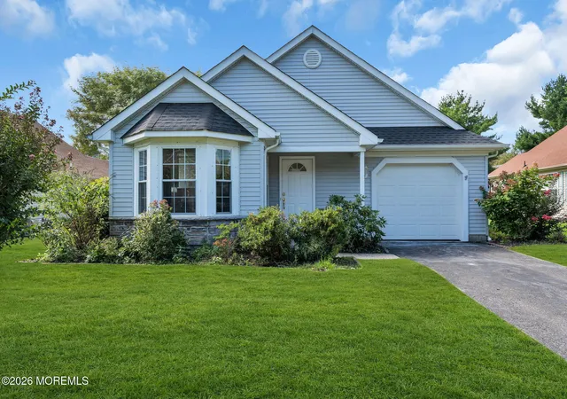 Photo 3 of Single family home for sale at 4 Oakmont Rd, Lakewood, NJ 08701 | MLS# 22629500 | Listing updated on 2026-09-17