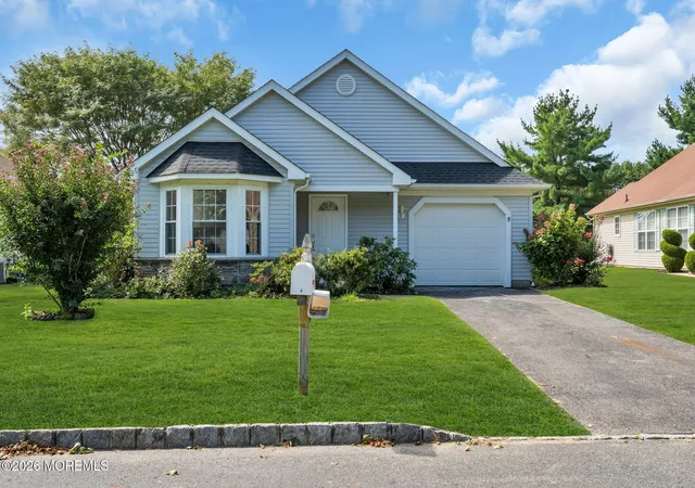Photo 4 of Single family home for sale at 4 Oakmont Rd, Lakewood, NJ 08701 | MLS# 22629500 | Listing updated on 2026-09-17