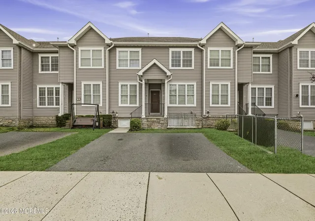 Photo 1 of Single family home for sale at 17 Stamford Hl Rd, Lakewood, NJ 08701 | MLS# 22629505 | Listing updated on 2026-09-22