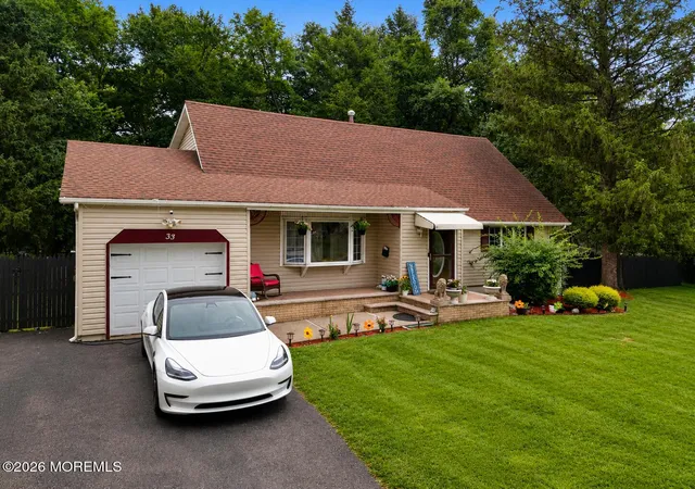 Photo 1 of Single family home for sale at 33 Heather Dr, Manalapan, NJ 07726 | MLS# 22630204 | Listing updated on 2026-09-29