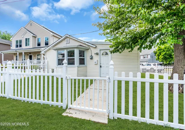 Photo 1 of Single family home for sale at 701 Beachview Ave, Keyport, NJ 07735 | MLS# 22629608 | Listing updated on 2026-09-18