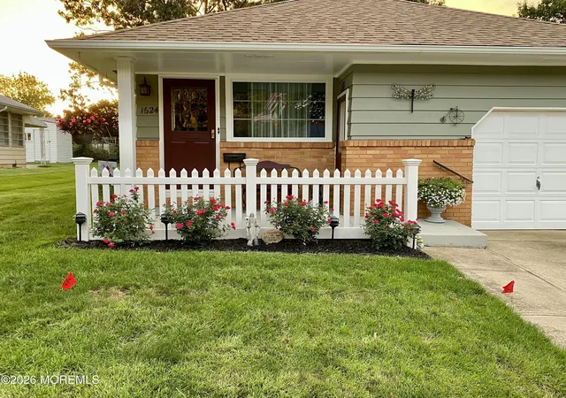 Photo 1 of Single family home for sale at 1624 Mount Everest Ln, Toms River, NJ 08753 | MLS# 22629913 | Listing updated on 2026-09-21