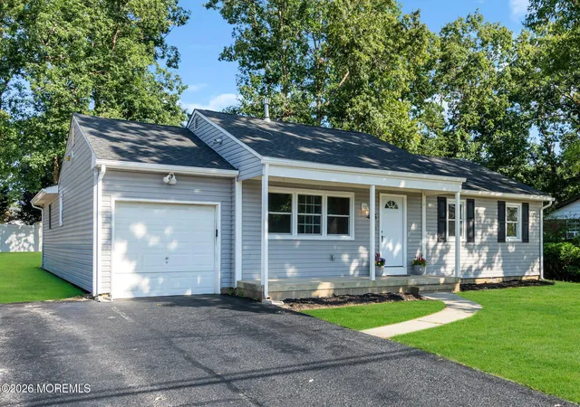 Photo 3 of Single family home for sale at 475 Lighthouse Dr, Manahawkin, NJ 08050 | MLS# 22629791 | Listing updated on 2026-09-20