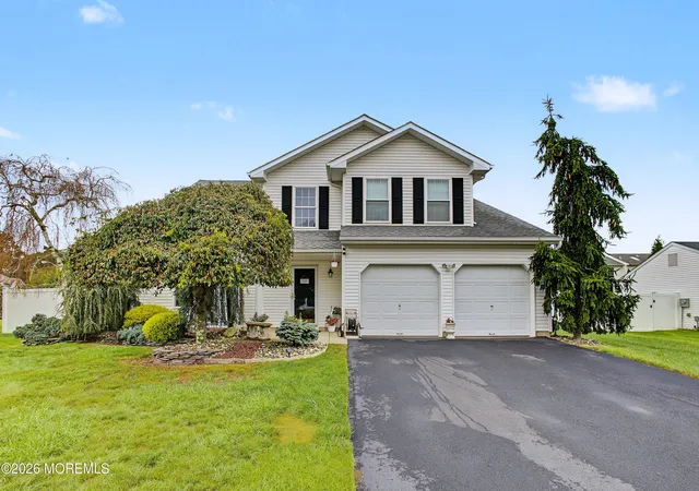 Photo 1 of Single family home for sale at 27 Silverbrooke Cir, Howell, NJ 07731 | MLS# 22629856 | Listing updated on 2026-10-04