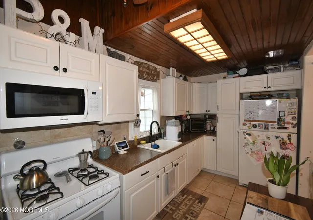 Photo 3 of Single family home for sale at 1050 Woodmere Dr, Keyport, NJ 07735 | MLS# 22630190 | Listing updated on 2026-09-25