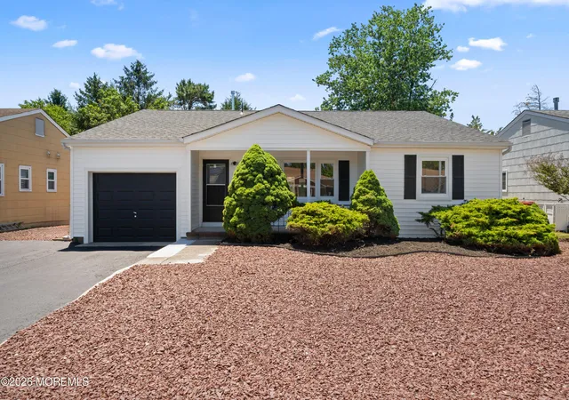 Photo 2 of Single family home for sale at 33 Whitmore Dr, Toms River, NJ 08757 | MLS# 22629889 | Listing updated on 2026-09-23