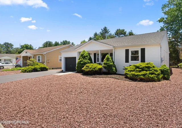 Photo 3 of Single family home for sale at 33 Whitmore Dr, Toms River, NJ 08757 | MLS# 22629889 | Listing updated on 2026-09-23