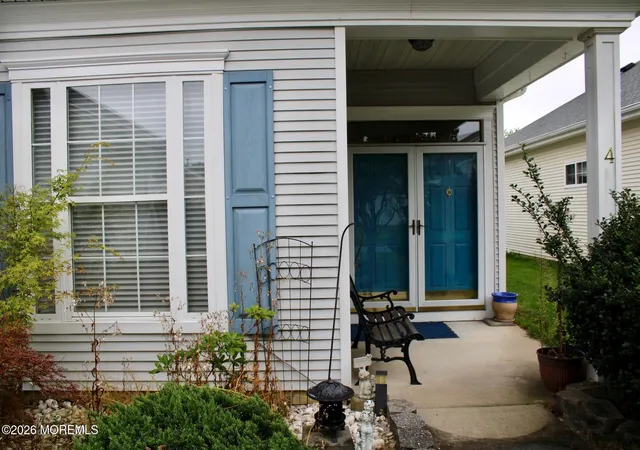 Photo 2 of Single family home for sale at 4 Summerlawn Dr, Lakewood, NJ 08701 | MLS# 22629915 | Listing updated on 2026-09-21