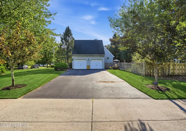 Photo 3 of Single family home for sale at 9 Lakeview Dr, Tinton Falls, NJ 07712 | MLS# 22629936 | Listing updated on 2026-09-25