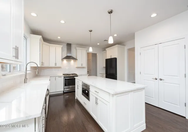 Photo 2 of Single family home for sale at 3 Barrington Ct, Holmdel, NJ 07733 | MLS# 22630218 | Listing updated on 2026-10-05