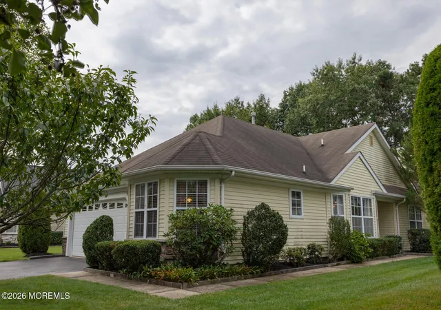 Photo 1 of Single family home for sale at 10 Wellington Ln, Lakewood, NJ 08701 | MLS# 22629990 | Listing updated on 2026-09-23