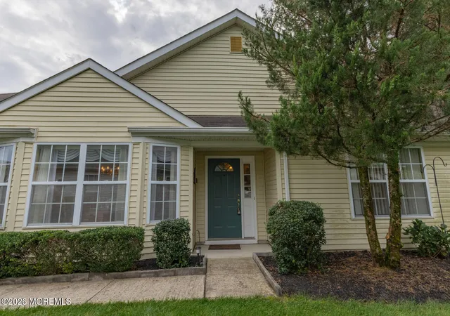Photo 2 of Single family home for sale at 10 Wellington Ln, Lakewood, NJ 08701 | MLS# 22629990 | Listing updated on 2026-09-23