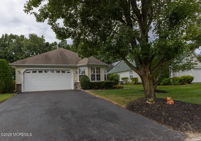 Photo 3 of Single family home for sale at 10 Wellington Ln, Lakewood, NJ 08701 | MLS# 22629990 | Listing updated on 2026-09-23