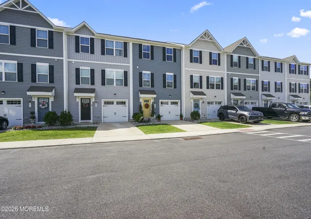 Listing Photo 4 - Condo for sale in building located at 203 Cyprus Ct, Forked River, NJ 08731 - Unit #203