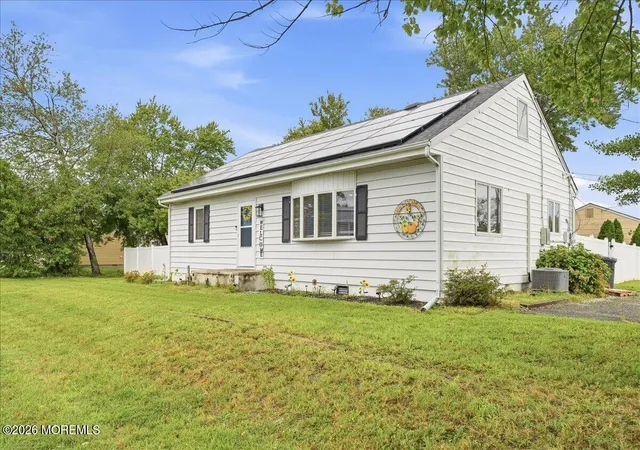 Photo 3 of Single family home for sale at 552 Lloyd Rd, Toms River, NJ 08753 | MLS# 22630093 | Listing updated on 2026-09-23
