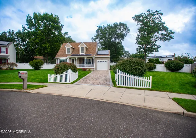 Photo 3 of Single family home for sale at 107 Eric Ct, Toms River, NJ 08753 | MLS# 22630339 | Listing updated on 2026-10-08