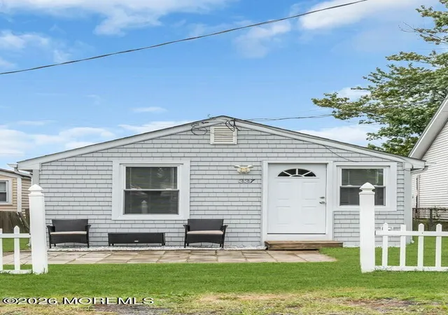 Photo 2 of Single family home for sale at 337 Shoreland Cir, South Amboy, NJ 08879 | MLS# 22630106 | Listing updated on 2026-10-05