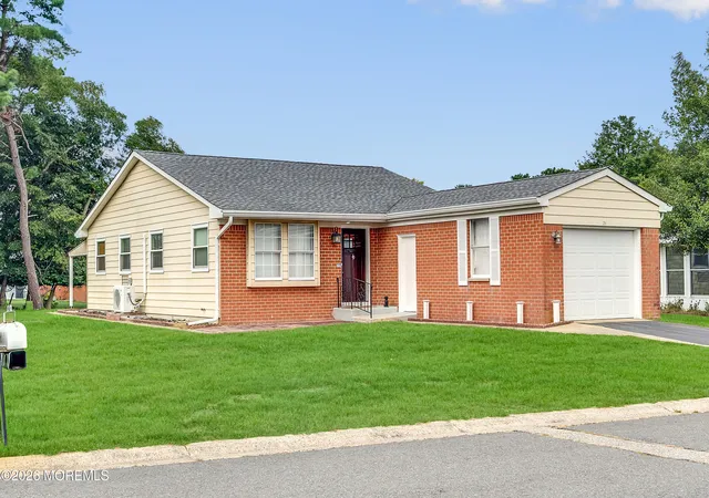 Photo 3 of Single family home for sale at 21 Hudson Pkwy, Whiting, NJ 08759 | MLS# 22630401 | Listing updated on 2026-10-05