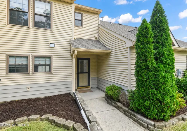 Photo 2 of Single family home for sale at 807 Ivy Ct, Jackson, NJ 08527 | MLS# 22630207 | Listing updated on 2026-09-24