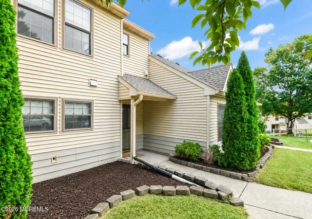 Photo 3 of Single family home for sale at 807 Ivy Ct, Jackson, NJ 08527 | MLS# 22630207 | Listing updated on 2026-09-24