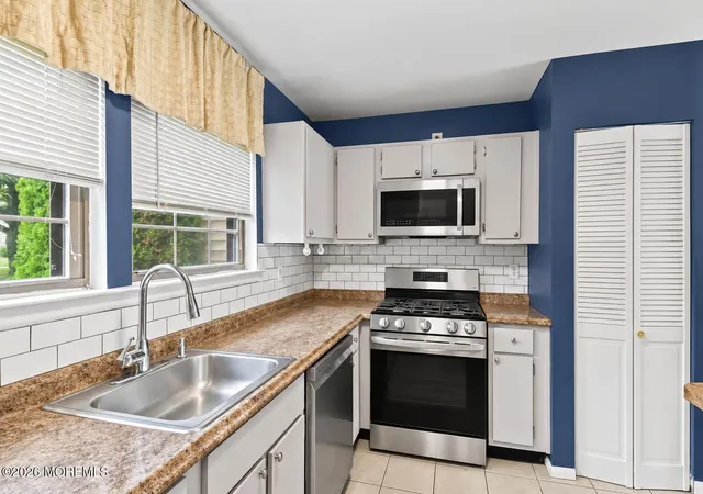 Photo 3 of Single family home for sale at 807 Ivy Ct, Jackson, NJ 08527 | MLS# 22630207 | Listing updated on 2026-09-24