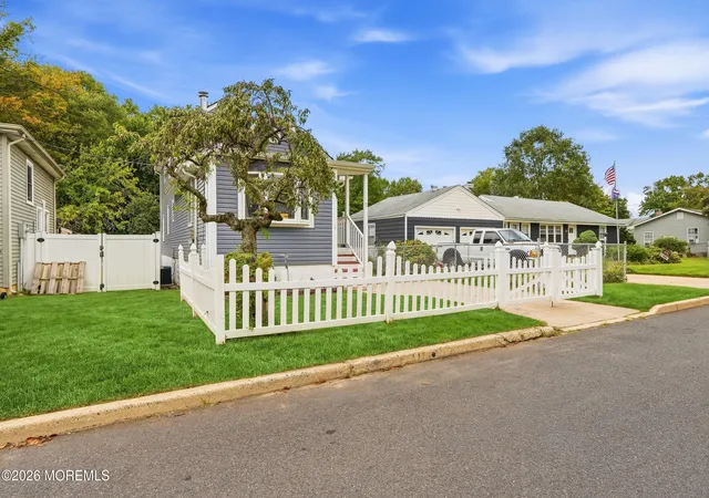 Photo 4 of Single family home for sale at 9 Briarcliff Pl, Port Monmouth, NJ 07758 | MLS# 22630163 | Listing updated on 2026-10-05