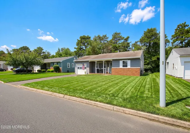 Photo 3 of Single family home for sale at 14 York St, Toms River, NJ 08757 | MLS# 22630362 | Listing updated on 2026-09-25