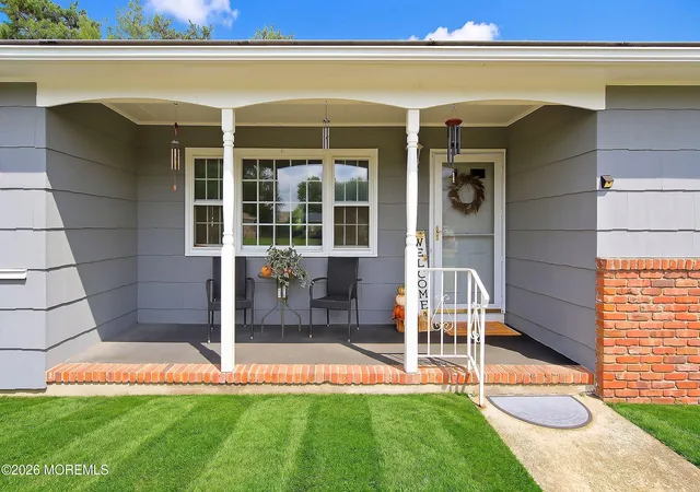 Photo 3 of Single family home for sale at 14 York St, Toms River, NJ 08757 | MLS# 22630362 | Listing updated on 2026-09-25