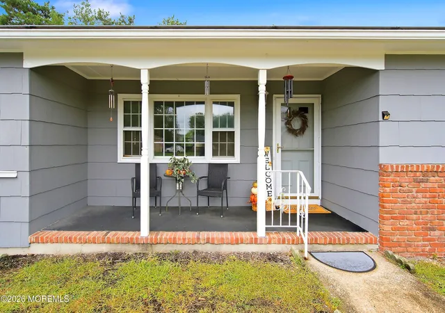 Photo 4 of Single family home for sale at 14 York St, Toms River, NJ 08757 | MLS# 22630362 | Listing updated on 2026-09-25