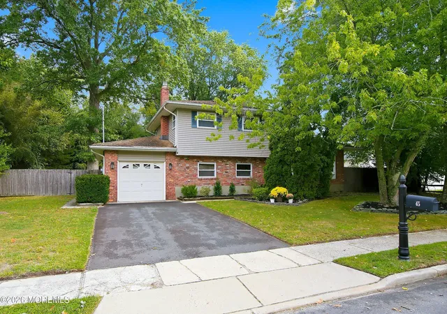 Photo 2 of Single family home for sale at 45 Oak Ter, Howell, NJ 07731 | MLS# 22630370 | Listing updated on 2026-10-07