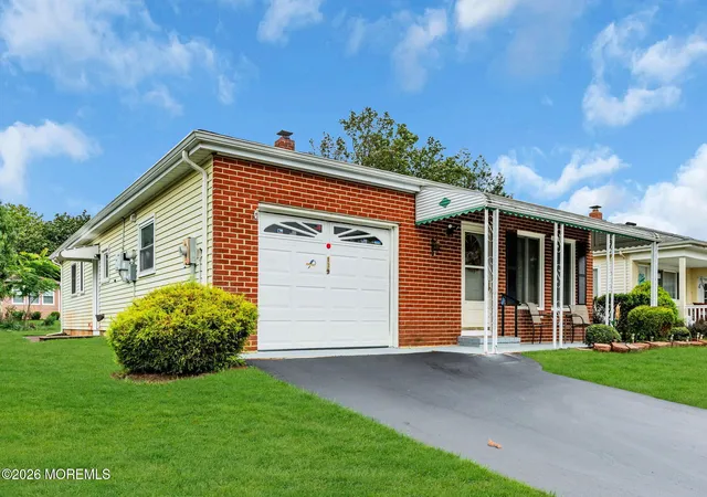 Photo 2 of Single family home for sale at 139 Bonaire Dr, Toms River, NJ 08757 | MLS# 22630199 | Listing updated on 2026-09-24