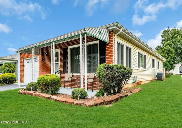 Photo 3 of Single family home for sale at 139 Bonaire Dr, Toms River, NJ 08757 | MLS# 22630199 | Listing updated on 2026-09-24