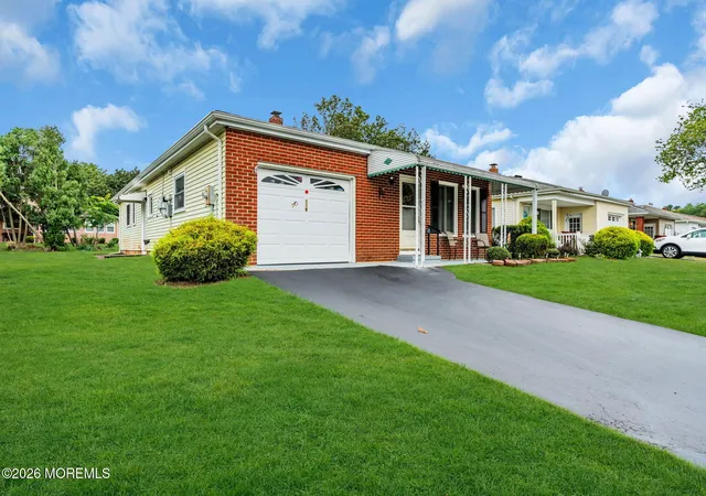 Photo 4 of Single family home for sale at 139 Bonaire Dr, Toms River, NJ 08757 | MLS# 22630199 | Listing updated on 2026-09-24