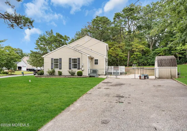 Photo 3 of Single family home for sale at 579 Coral Ln, Manahawkin, NJ 08050 | MLS# 22630403 | Listing updated on 2026-09-25