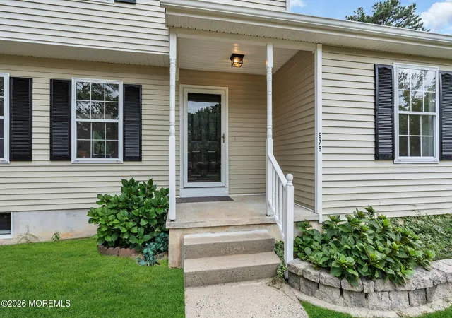 Photo 4 of Single family home for sale at 579 Coral Ln, Manahawkin, NJ 08050 | MLS# 22630403 | Listing updated on 2026-09-25