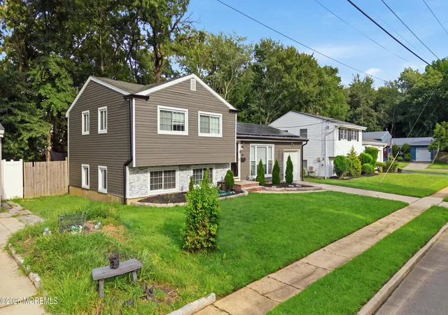 Photo 2 of Single family home for sale at 62 Annapolis Dr, Hazlet, NJ 07730 | MLS# 22630293 | Listing updated on 2026-09-29