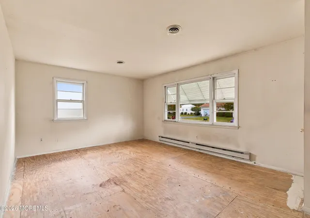 Photo 3 of Single family home for sale at 70 Brakenbury Dr, Toms River, NJ 08757 | MLS# 22630429 | Listing updated on 2026-09-25
