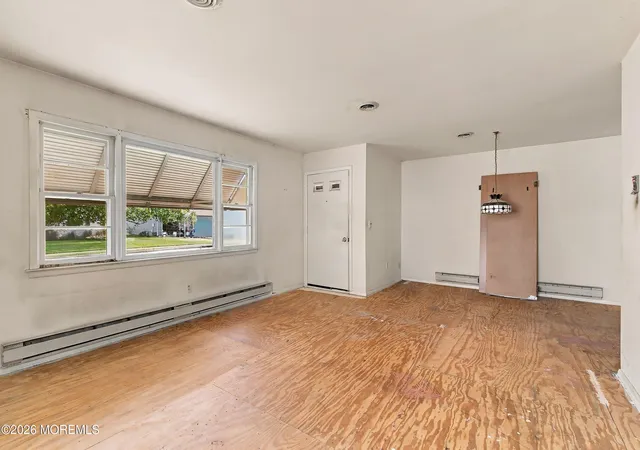 Photo 4 of Single family home for sale at 70 Brakenbury Dr, Toms River, NJ 08757 | MLS# 22630429 | Listing updated on 2026-09-25