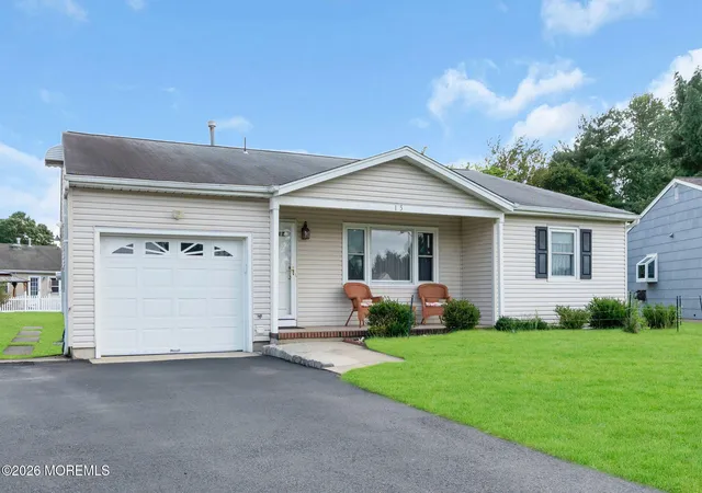 Photo 3 of Single family home for sale at 15 Wiltshire Ct, Toms River, NJ 08757 | MLS# 22630341 | Listing updated on 2026-10-04
