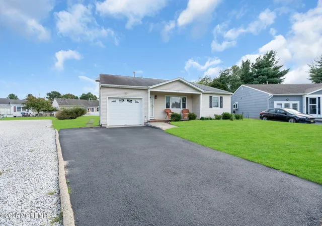 Photo 3 of Single family home for sale at 15 Wiltshire Ct, Toms River, NJ 08757 | MLS# 22630341 | Listing updated on 2026-10-04